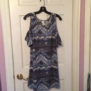 Cap sleeve blue pattern dress